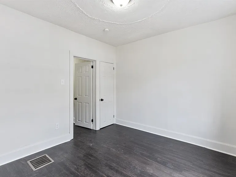 916 May St — Photo 16
