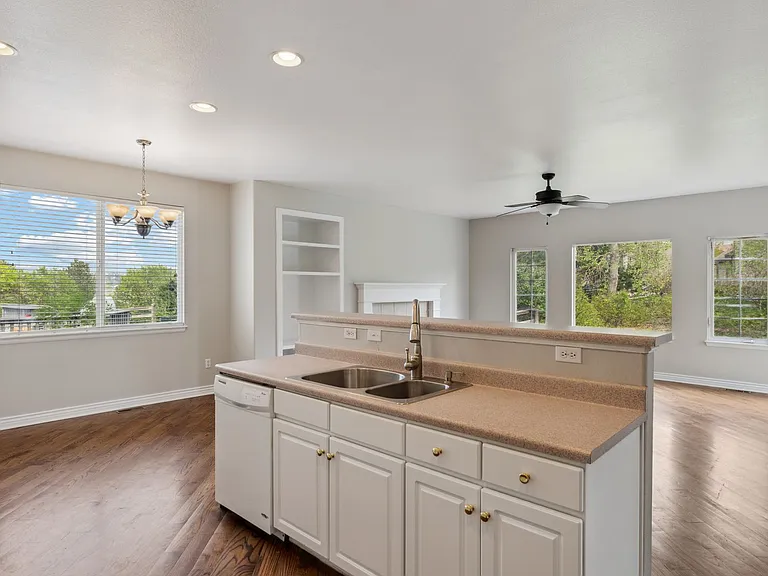 17380 E Lake Dr — Photo 9
