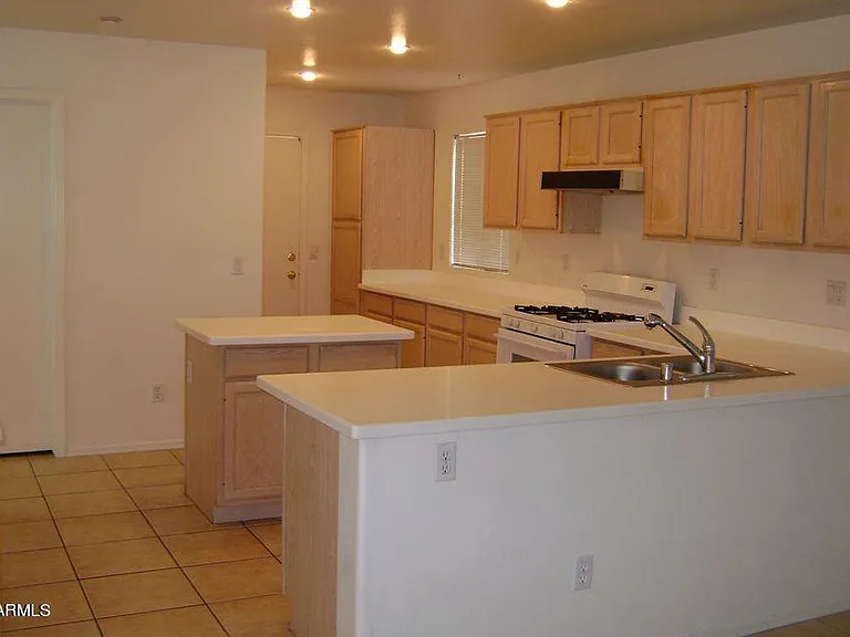 13641 S 47th St — Photo 3