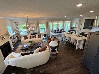 3rd image of 407 Millstone Ln