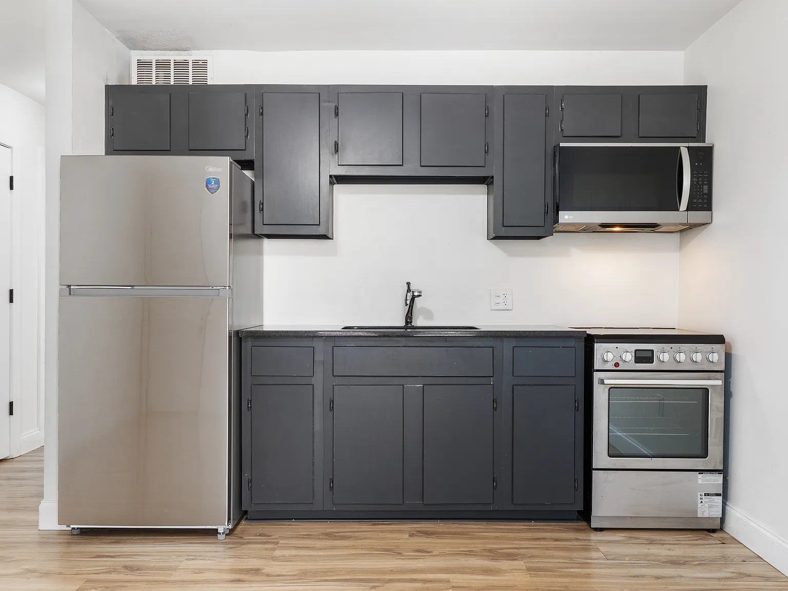 2210 Washington Ave — Photo 3