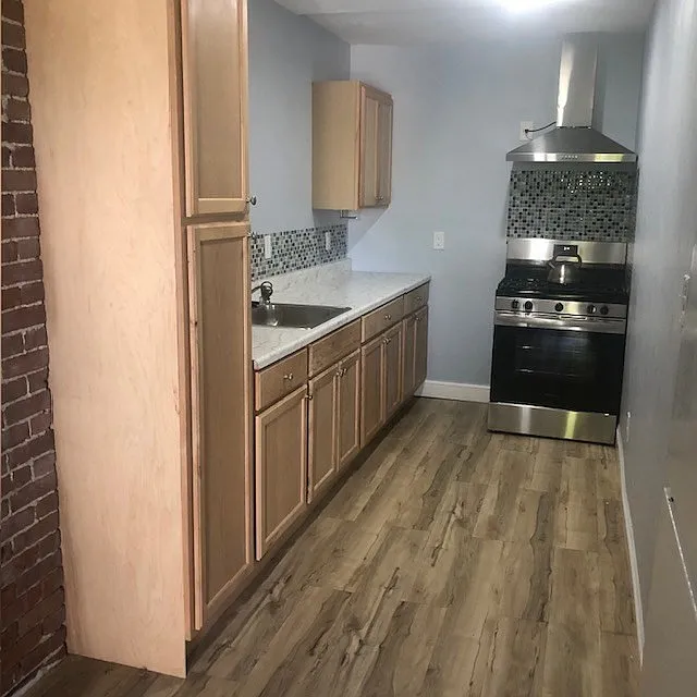 2 bed, 1.0 bath, 750 sqft, $1,800 — Photo 2