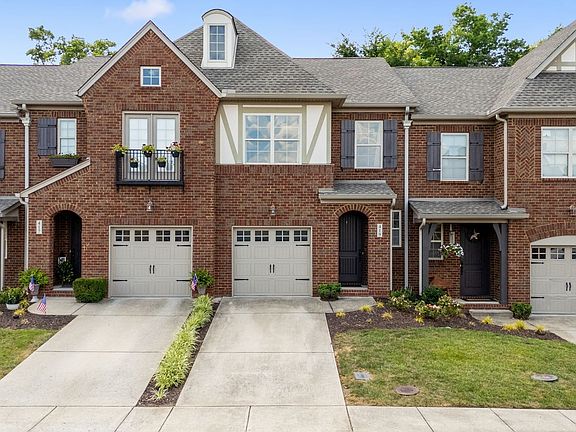 3rd image of 419 Waterbrook Dr