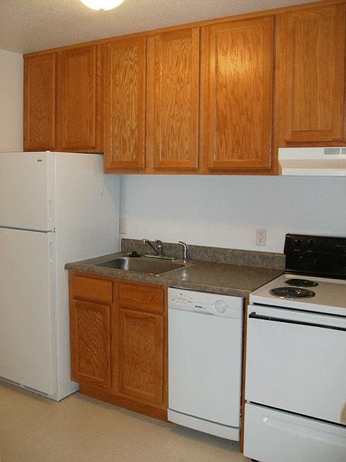 2nd image of 2209 Oakwood Dr