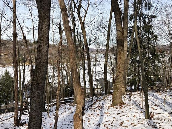 3rd image of 271 W Mohawk Dr