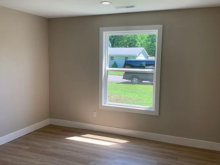 411 Louise Dr — Photo 9
