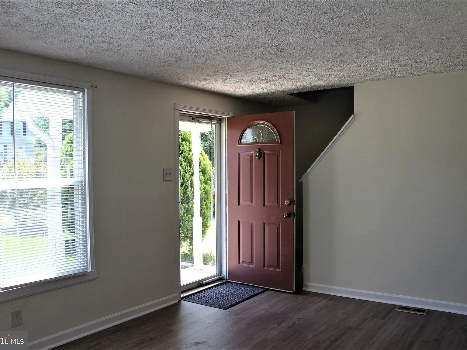 2 bed, 1.0 bath, 1114 sqft, $1,600 — Photo 3