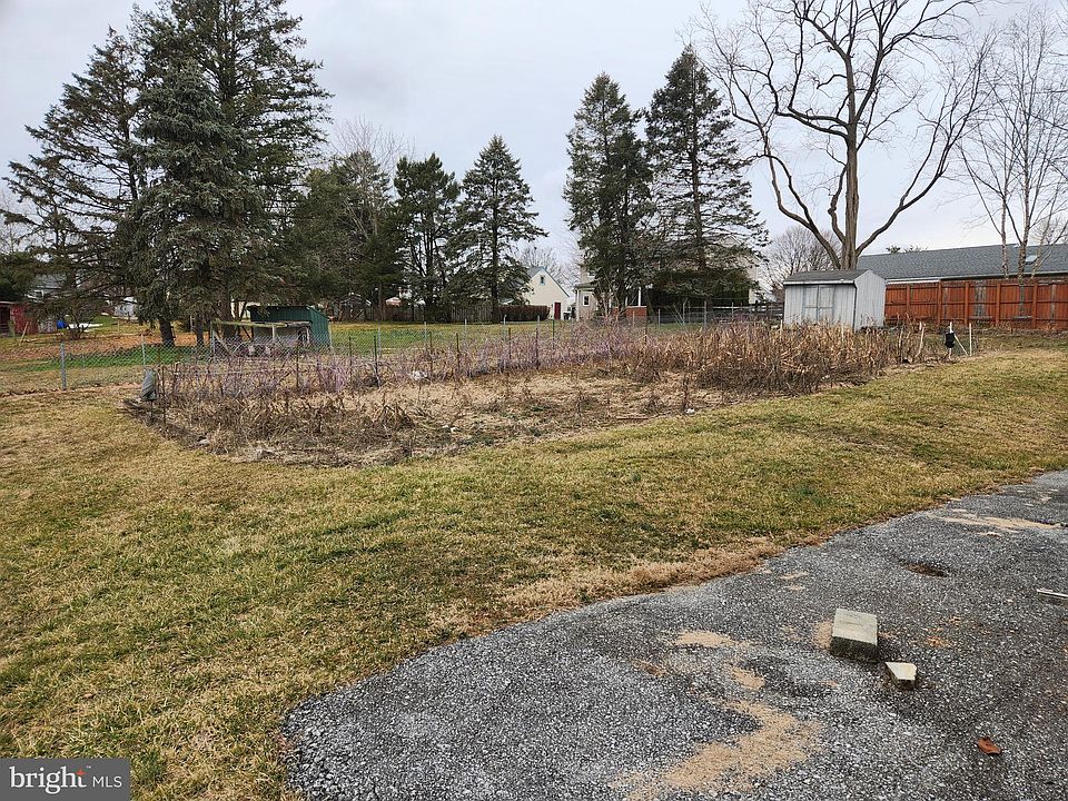 243 E Main St, Brownstown, PA 17508 Zillow