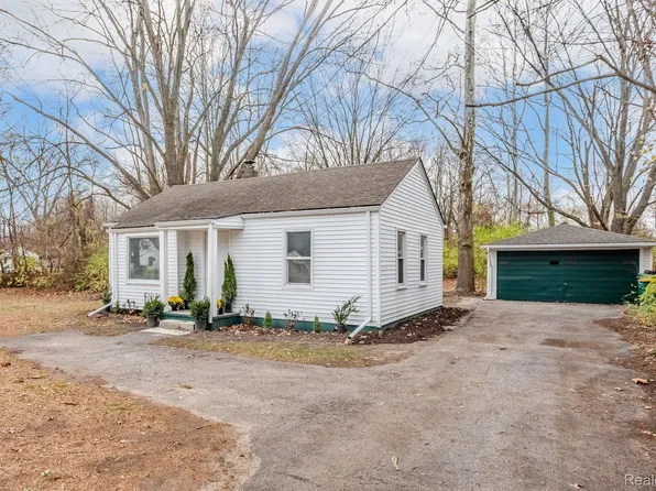 6242 Irma St, Romulus, MI 48174