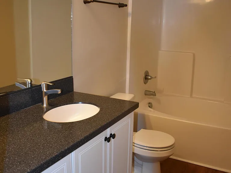301 York Ln — Photo 14