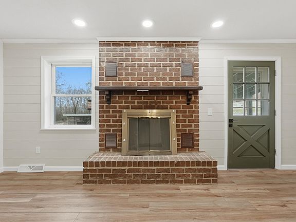5th image of 379 Pleasant View Cir