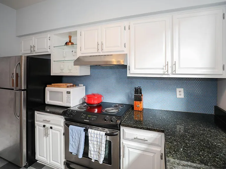 1822 Vernon St NW #302 — Photo 6