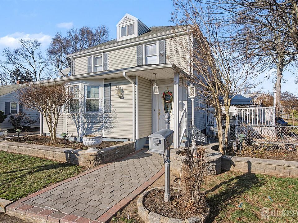 1st image of 212 Vesper Ave