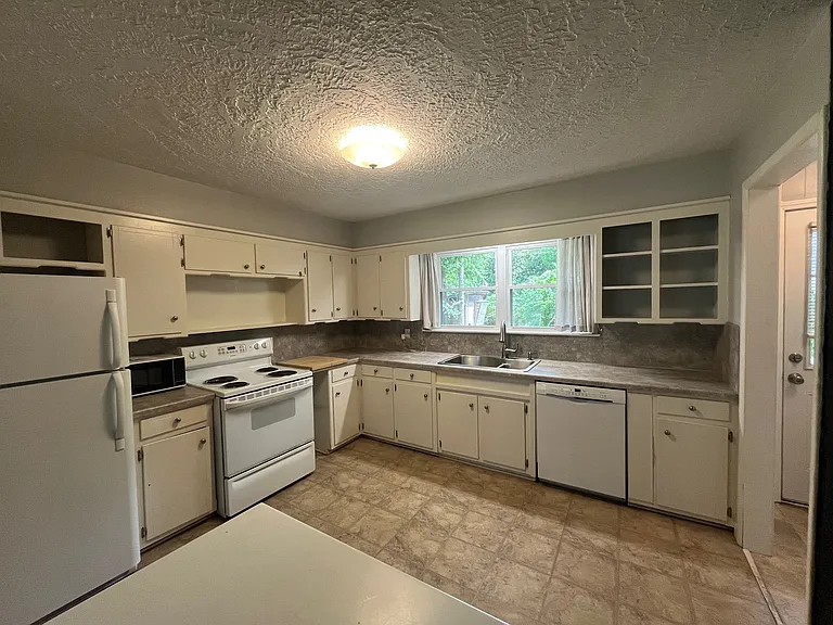 1332 W Boyd St — Photo 12
