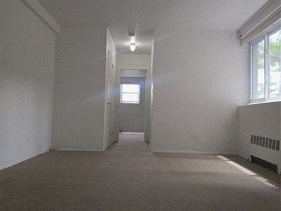 4th image of 2345 Linwood Ave APT 1A