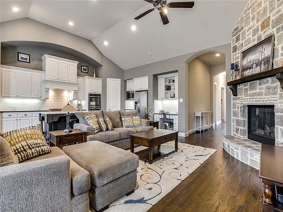 5th image of 870 Garland Dr