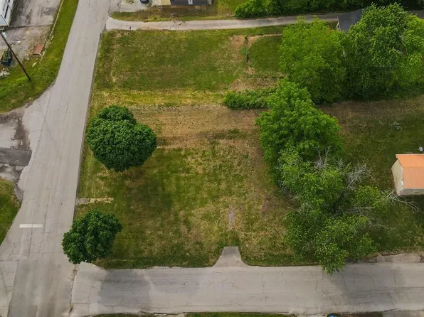 210 E Hodgenville Ave, Greensburg, KY 42743