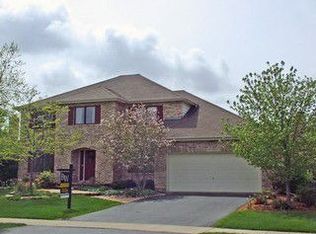 807 S Whispering Hills Dr, Naperville, IL 60540