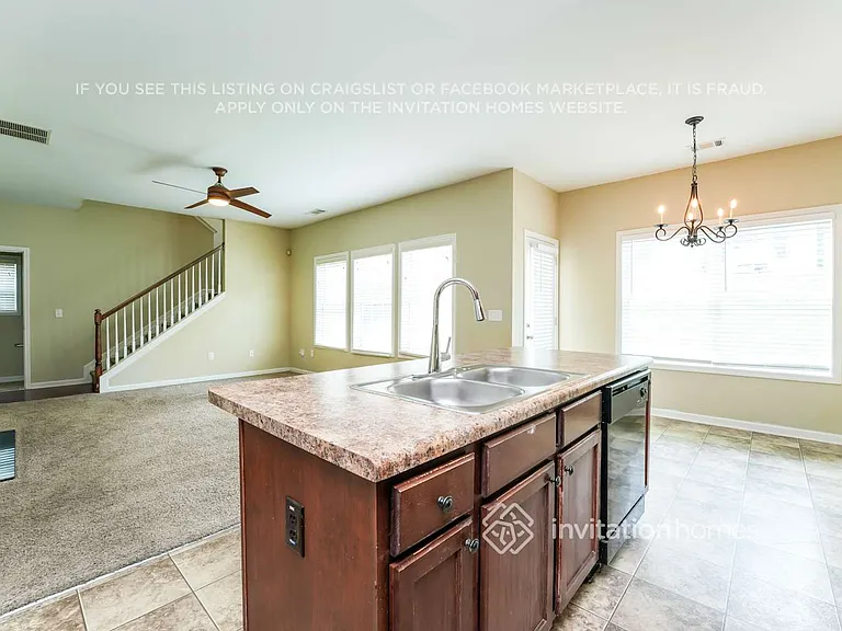 2472 Folsom St — Photo 8