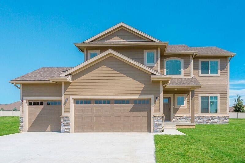 1st image of 715 NE Bowman Dr