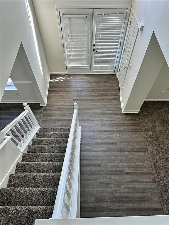 6 bed, 3.5 bath, 2197 sqft, $2,300 — Photo 2