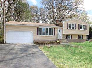 33 Robin Ct, North Haven, CT 06473