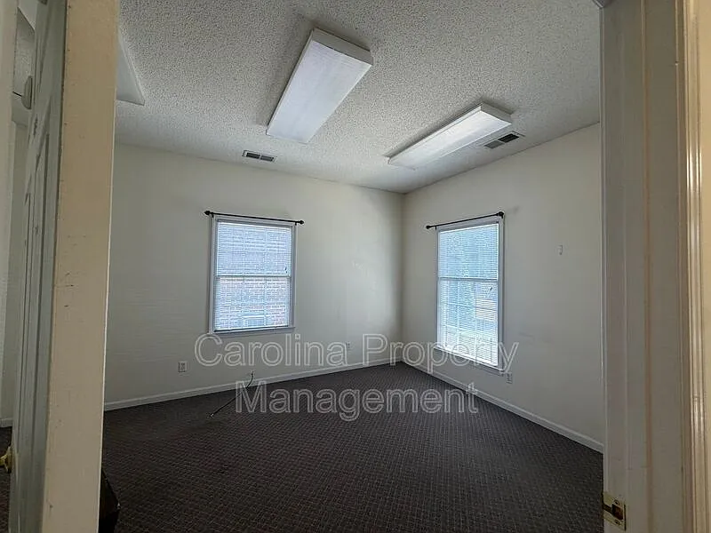 Studio, 175 sqft, $385 — Photo 2