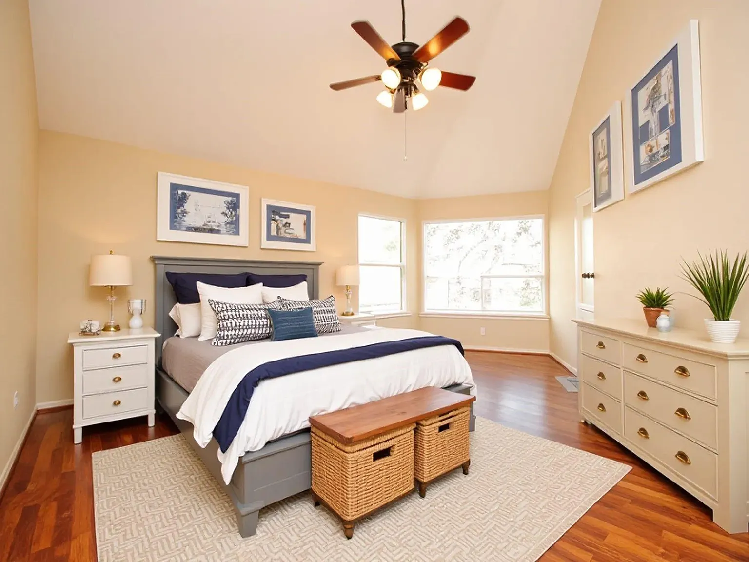 3 bed, 3.5 bath, 2264 sqft, $2,700 — Photo 4