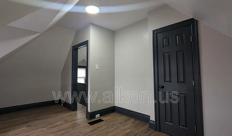 916 Deely St — Photo 18