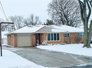 14 N Coy Rd, Oregon, OH 43616