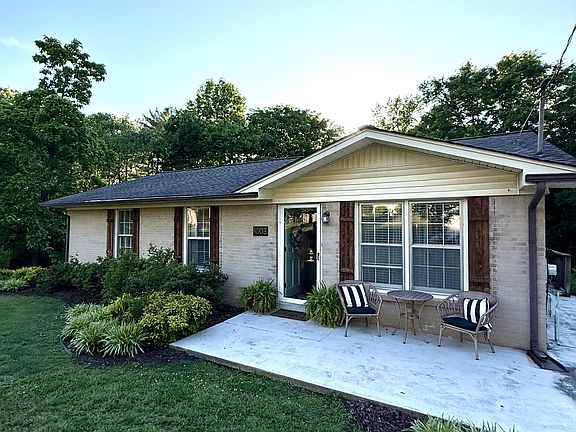 2nd image of 1003 Pine Cres