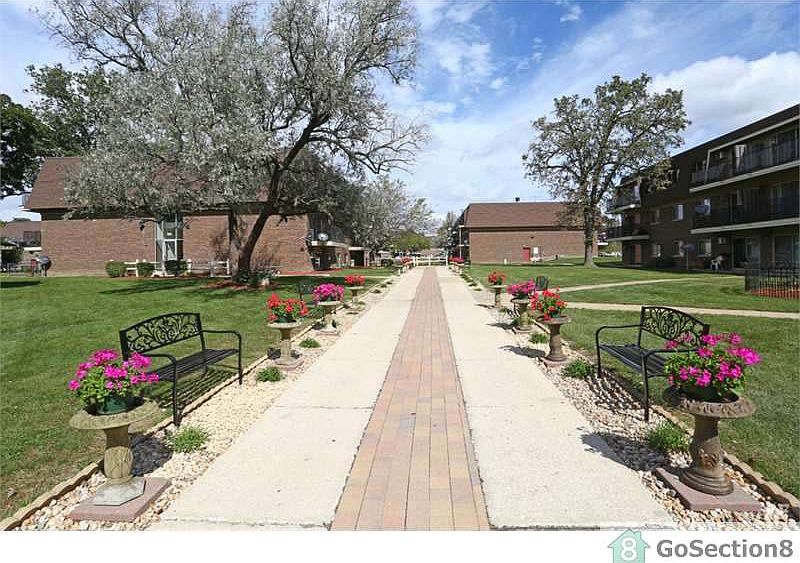 1st image of 1206 Kings Cir APT 37