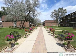 1206 Kings Cir APT 37, West Chicago, IL 60185