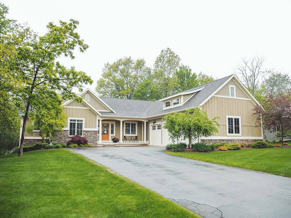 1st image of 9473 Arrowcrest Dr NE