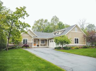 9473 Arrowcrest Dr NE, Rockford, MI 49341