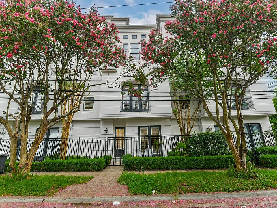 1407 Stanford St