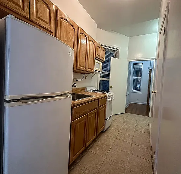219 E 32nd St #2C — Photo 2