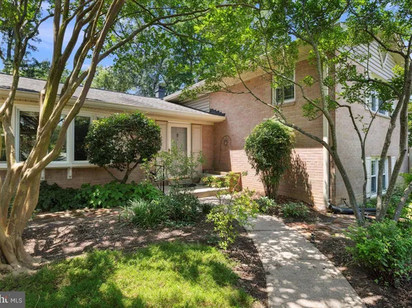 9210 Cherrytree Dr, Alexandria, VA 22309