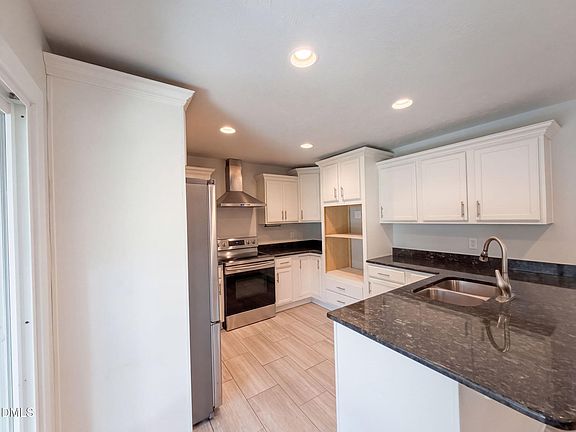 2nd image of 3111 Braddock Dr