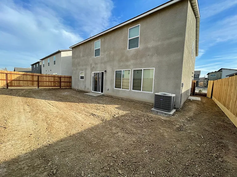 661 Suzanne Dr — Photo 23