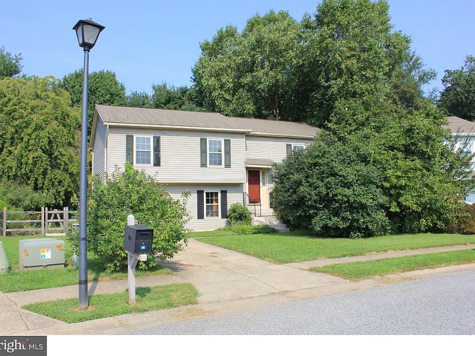 2nd image of 48 Castle Run Dr