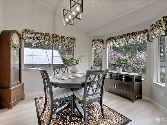 4th image of 10420 90th Avenue SW