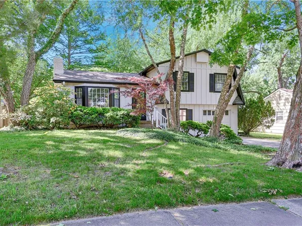 7721 W 96th St, Overland Park, KS 66212