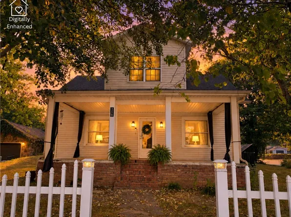218 Kate Smith St, Prairie Grove, AR 72753