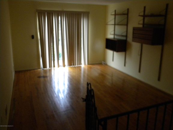 3rd image of 409 Bartlett Ave
