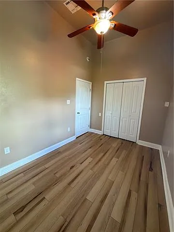 2233 Franklin Ave — Photo 9