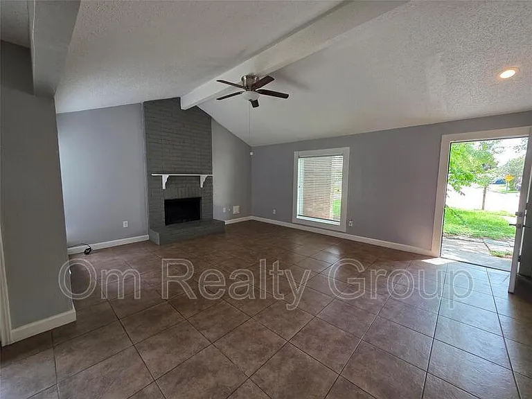 1115 Rock Canyon Dr — Photo 5