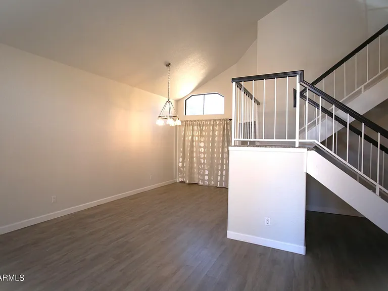 924 E Manor Dr — Photo 12