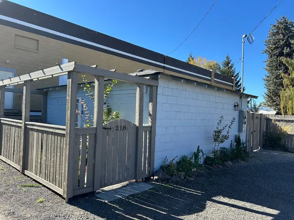 218 SW 7th St, Redmond, OR 97756