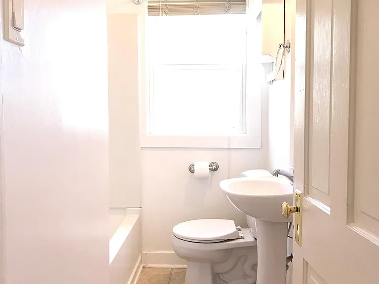 1300 E Atkin Ave #UPSTAIRS — Photo 10